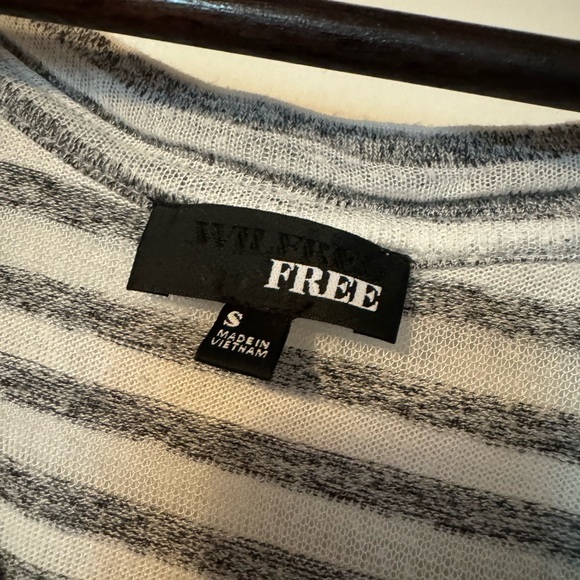 aritzia tshirt - Picture 2 of 3